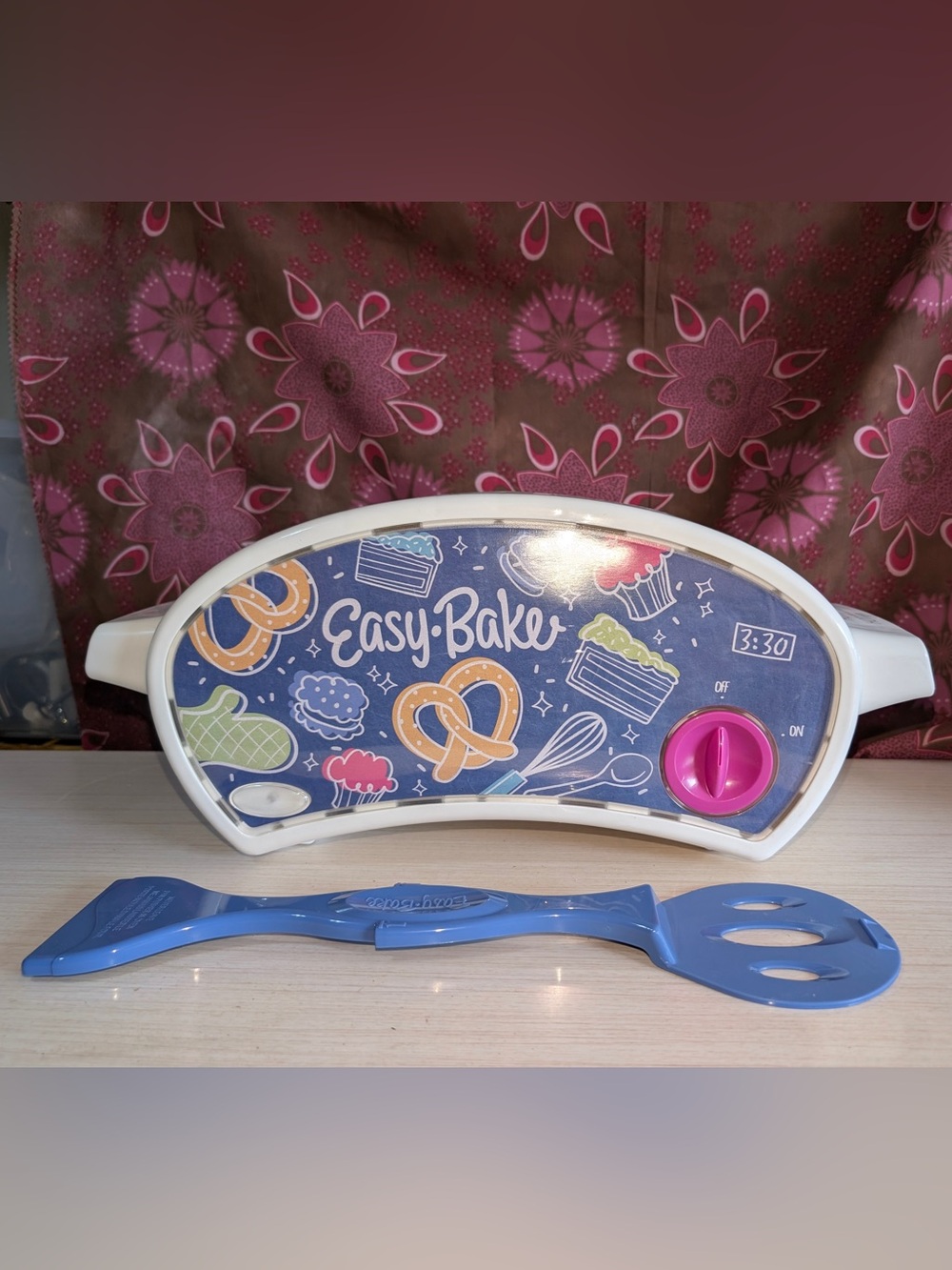 Easy-Bake Ultimate Oven in White with Blue Accents includes spatula and pan
